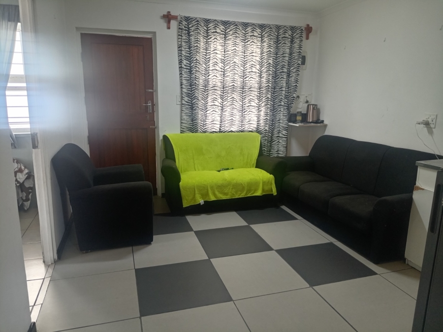 To Let 2 Bedroom Property for Rent in Woodlands Western Cape